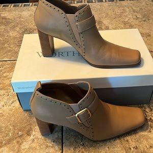 Tan, Worthington ankle boots size 6.